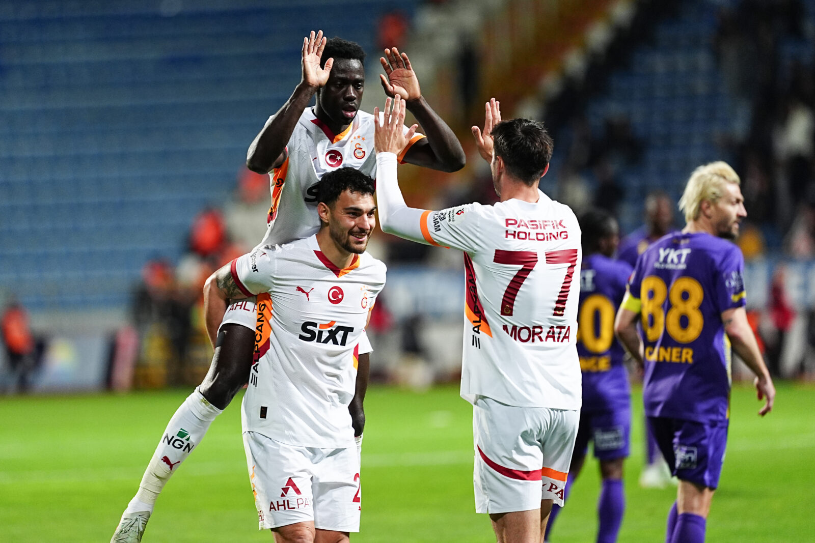 Players of Galatasaray celebrate Alvaro Morata's (77) goal during the Turkish Super Lig week 33 football match between Ikas Eyupspor and Galatasaray at Recep Tayyip Erdogan Stadium in Istanbul, Turkiye on April 27, 2025 (AA Photo)