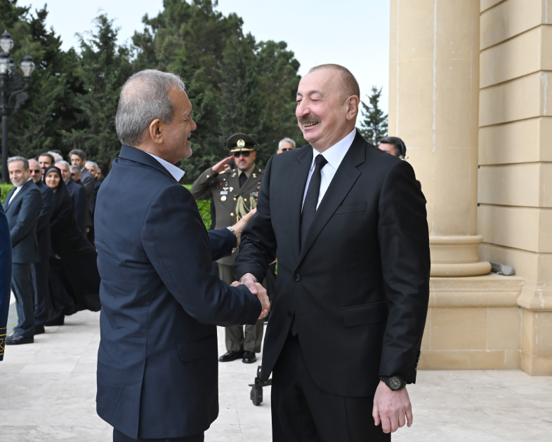 BAKU, AZERBAIJAN - APRIL 28: (----EDITORIAL USE ONLY - MANDATORY CREDIT - ' AZERBAIJANI PRESIDENCY / HANDOUT' - NO MARKETING NO ADVERTISING CAMPAIGNS - DISTRIBUTED AS A SERVICE TO CLIENTS----) Azerbaijani President Ilham Aliyev (R) receives Iranian President Masoud Pezeshkian (L) with a ceremony in Baku, Azerbaijan on April 28, 2025. ( Azerbaijani Presidency/Handout - Anadolu Agency )