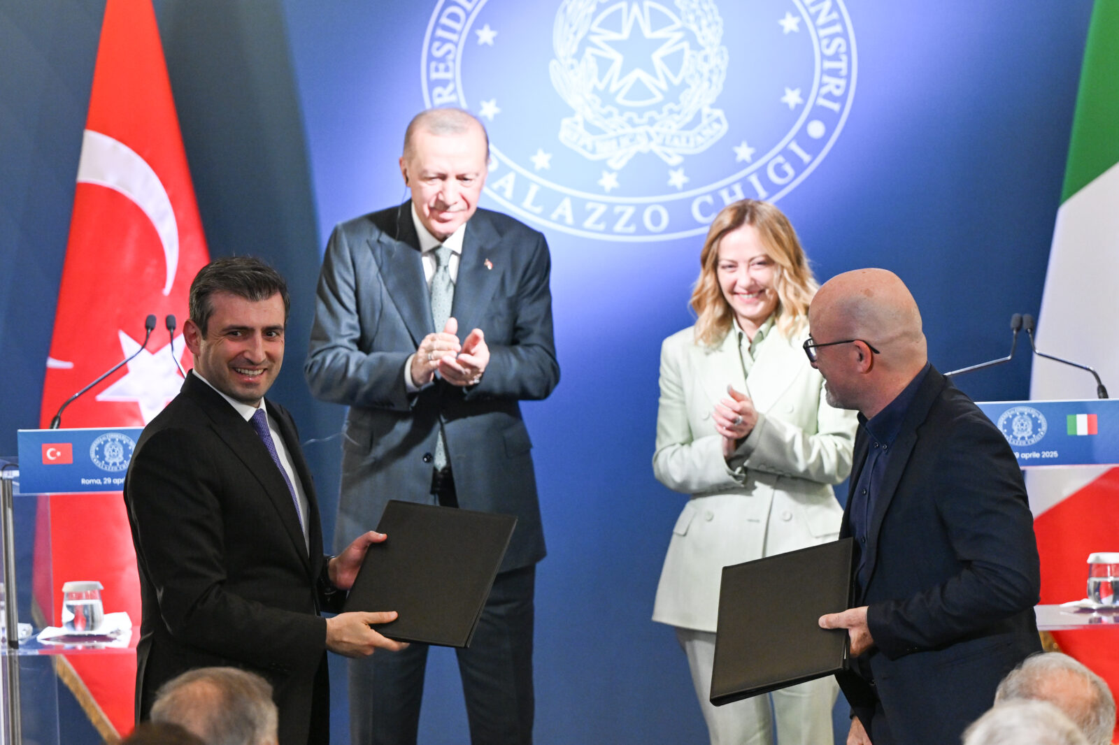 Baykar Chairman of the Board Selcuk Bayraktar (L) and Leonardo CEO Roberto Cingolani (R) sign agreements following the fourth Turkiye-Italy Intergovernmental Summit, Rome, Italy, April 29, 2025. (AA Photo)
