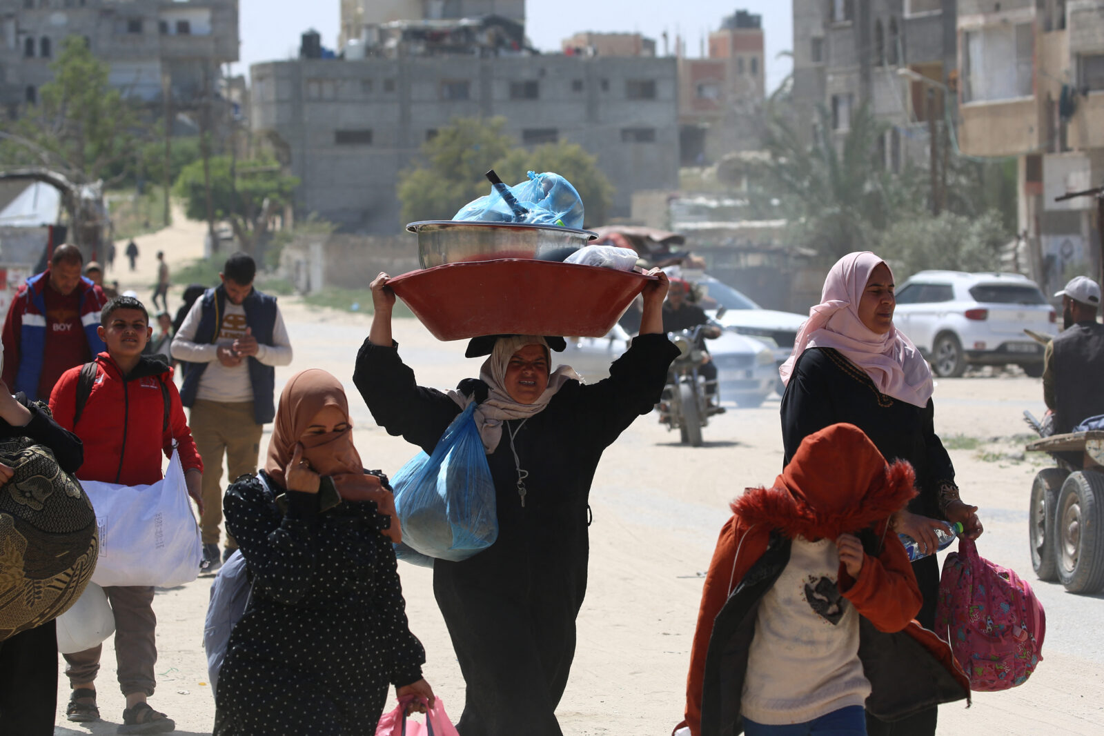 Israel expands Gaza offensive to occupy large areas