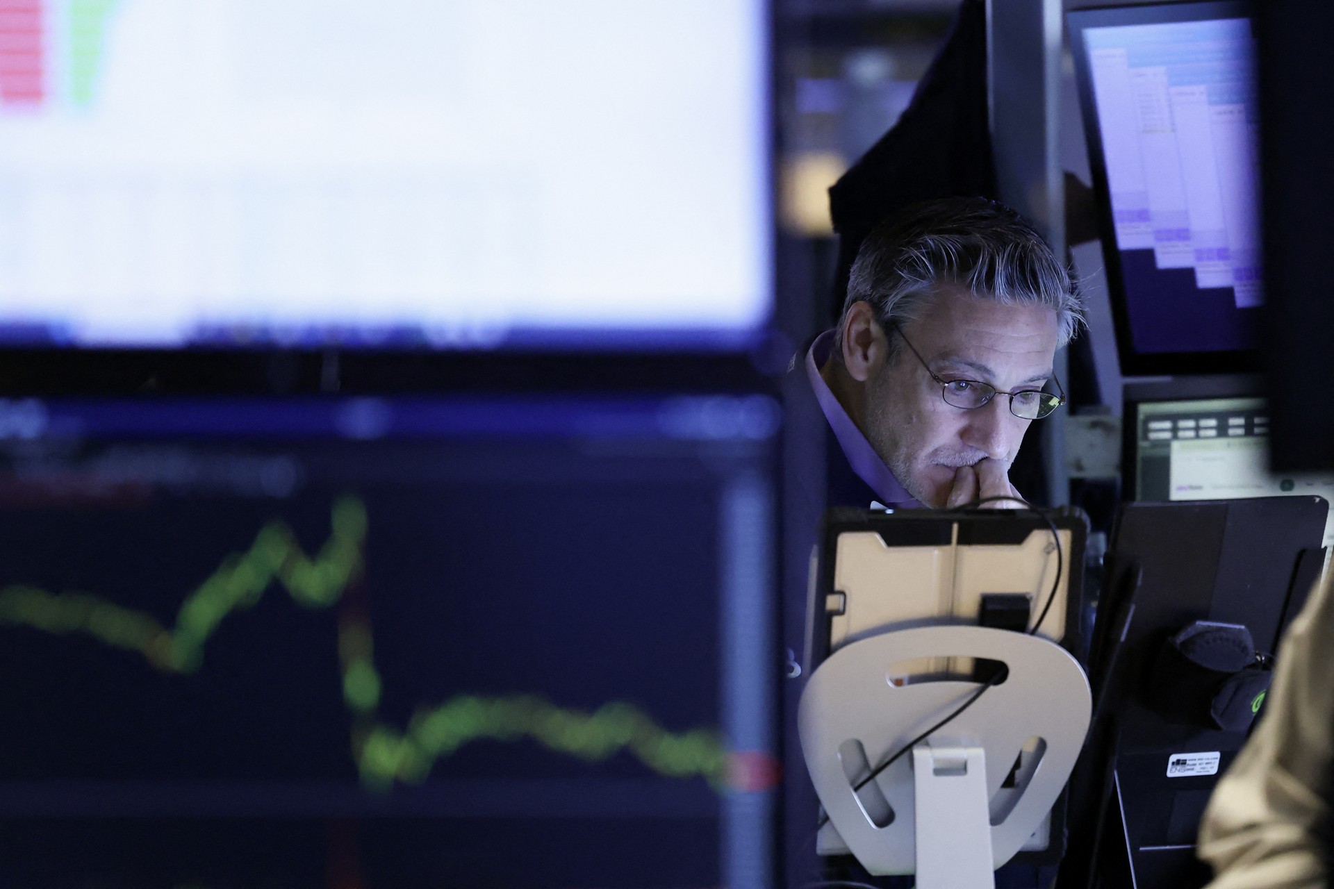 Global markets crash amid sweeping Trump tariffs, fueling fears of prolonged trade war