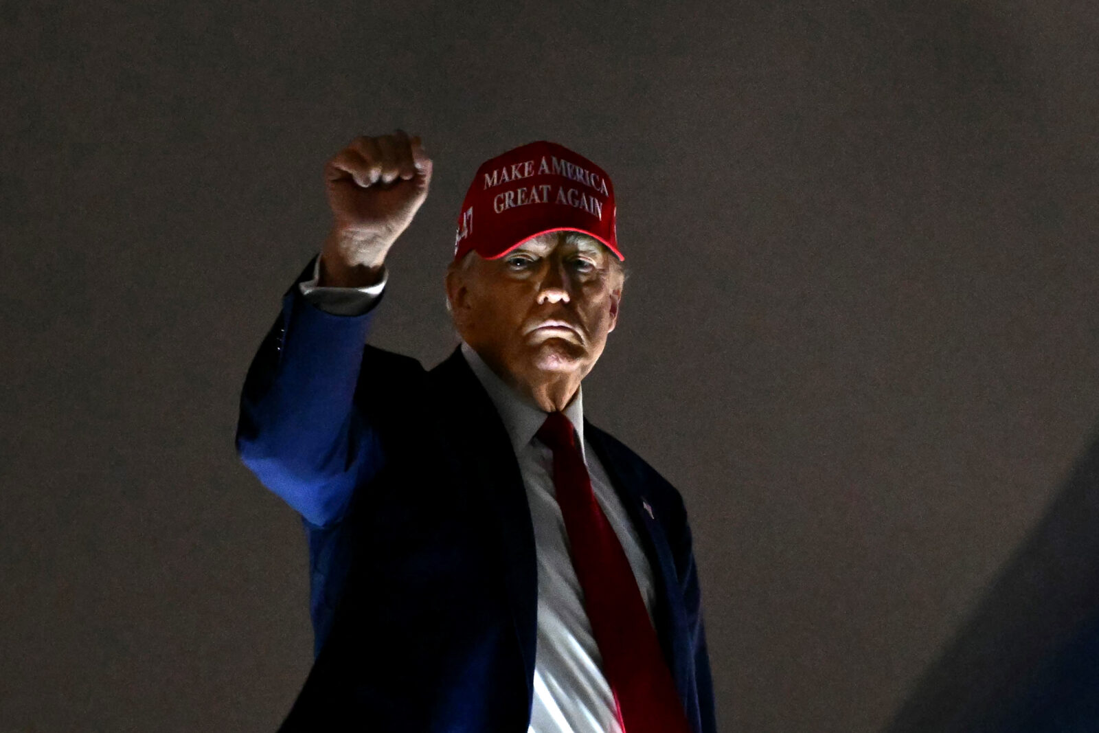 Global markets crash amid sweeping Trump tariffs, fueling fears of prolonged trade war