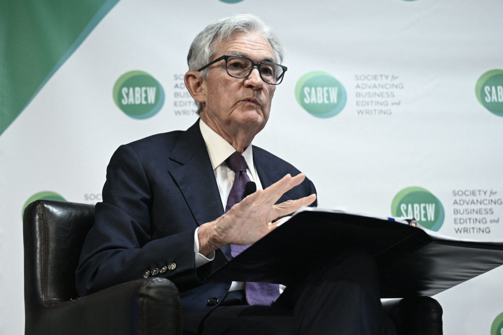 U.S. Federal Reserve Chair Jerome Powell speaks on the economy during the 2025 annual conference of the Society for Advancing Business Editing and Writing in Arlington, Virginia, on April 4, 2025. (AFP Photo)