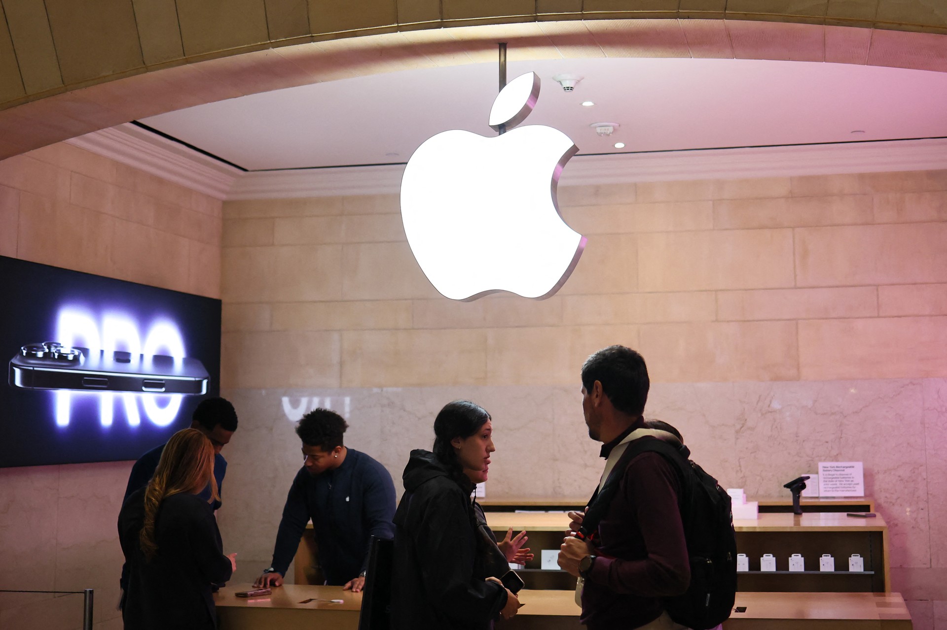 Tariff hit to drive up smartphone prices as Apple expects $900M in damages