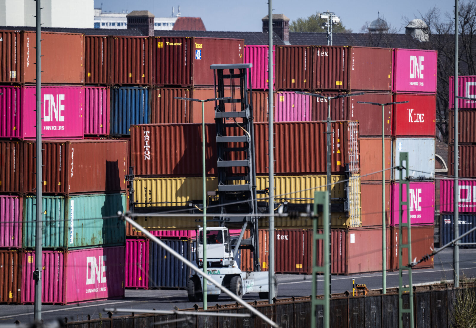 A container lifter handles containers at BEHALA's Westhafen container terminal in Berlin, Germany, on April 10, 2025. (AFP Photo)