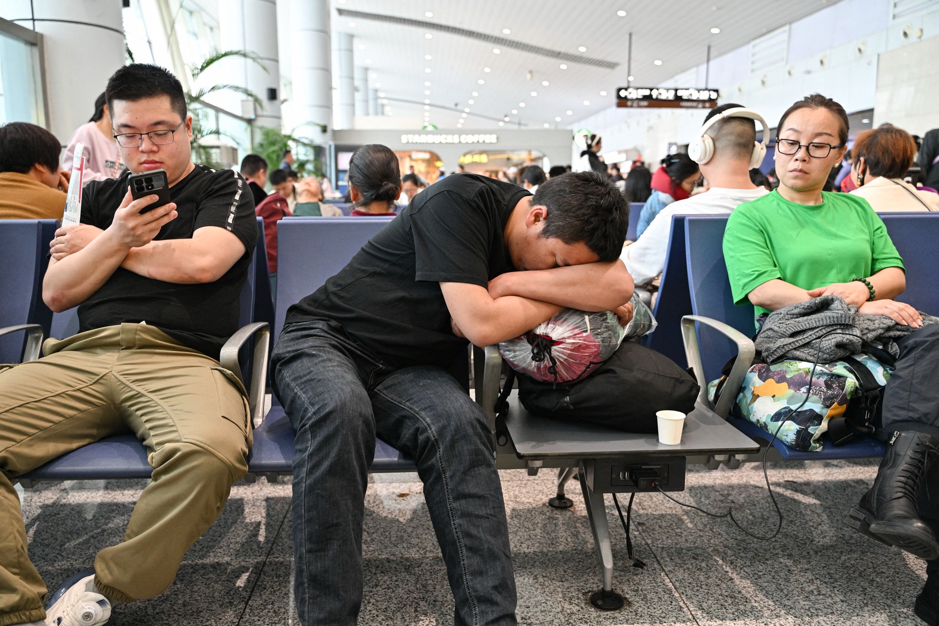 More than 400 flights cancelled after strong winds create chaos in Beijing