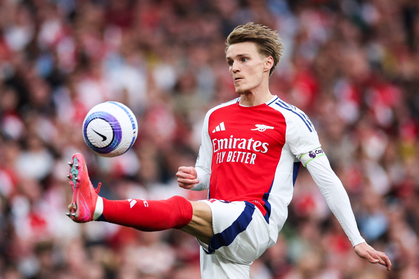 Arsenal's Norwegian midfielder #08 Martin Odegaard controls the ball during the English Premier League football match between Arsenal and Brentford at the Emirates Stadium in London on April 12, 2025. (AFP Photo)