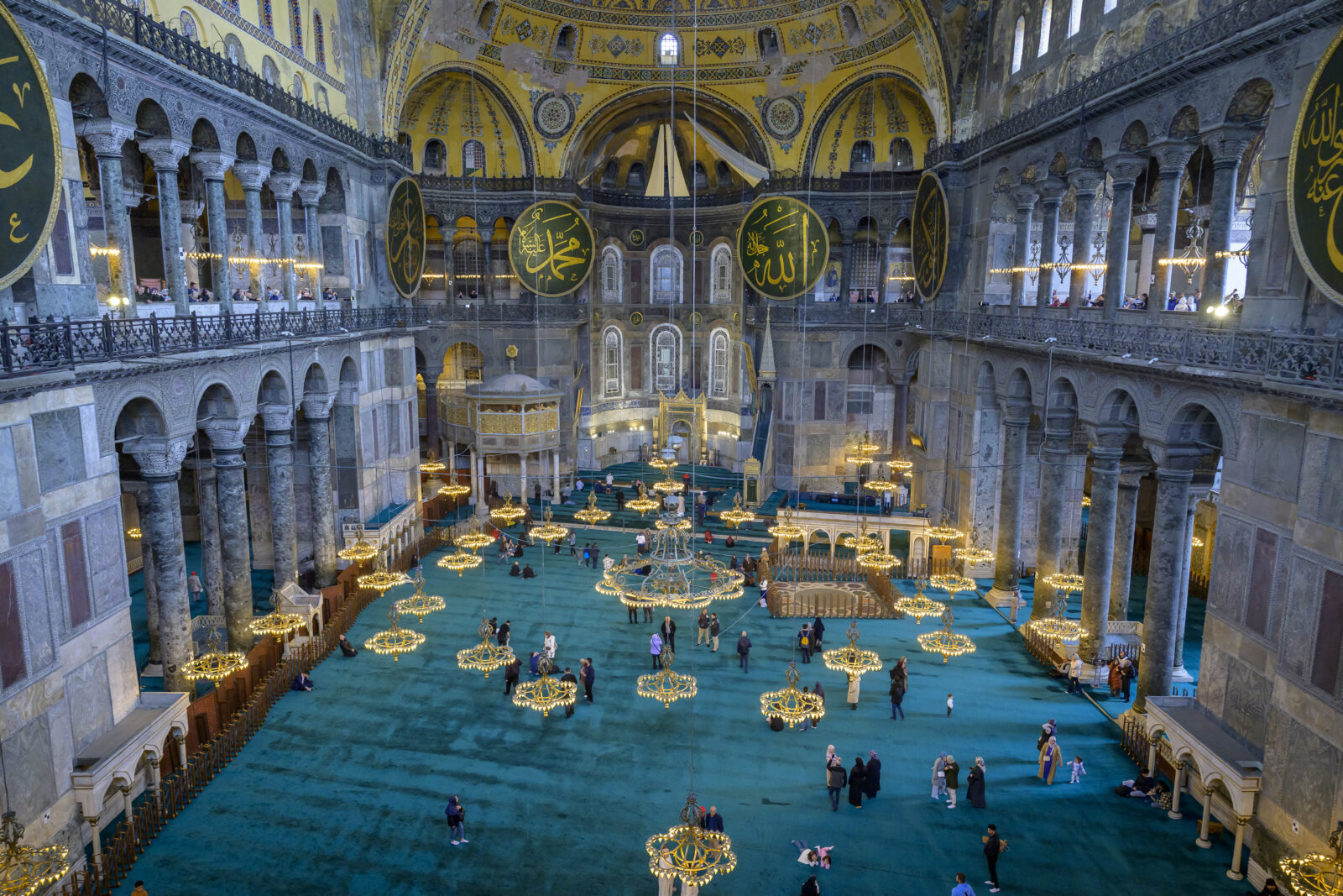 Visitors stand under the dome of Hagia Sophia Grand Mosque in Istanbul, Türkiye, April 14, 2025. (AFP Photo)