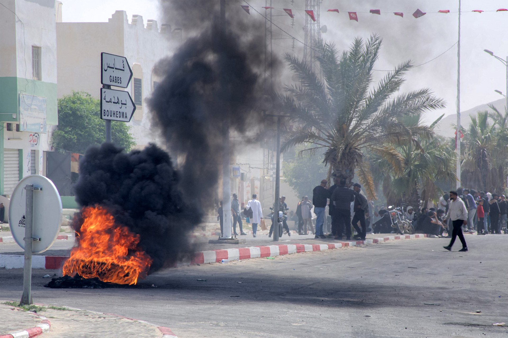 Tunisia detains irregular migrants accused of planning attacks on police Image