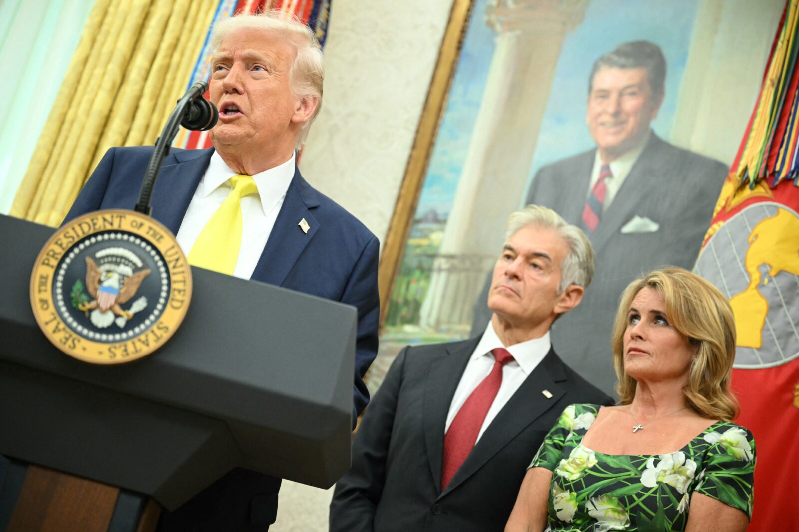 US President Donald Trump speaks after the swearing in of Mehmet Oz (C) as the administrator of the Centers for Medicare and Medicaid Services as his wife Lisa Oz (R) looks on in the Oval Office of the White House in Washington, DC, on April 18, 2025. (AFP Photo)