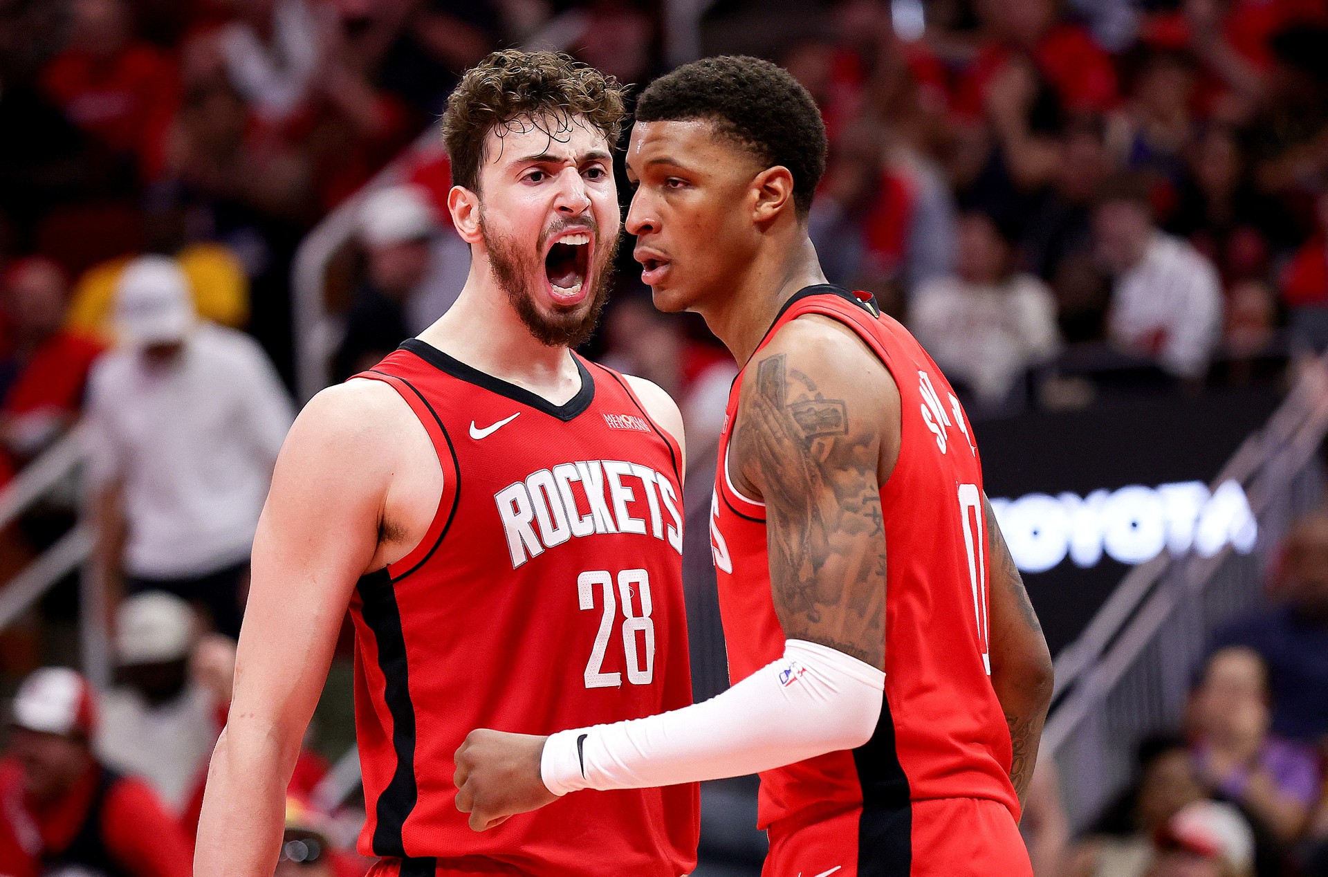 Alperen Sengun scores 26 in playoff opener, Rockets falls to GSW 95-85 Image