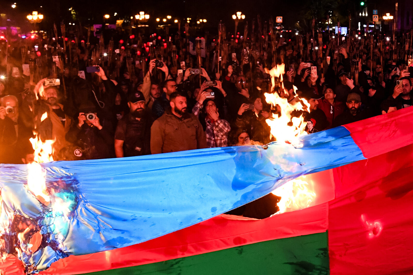 Armenian PM Pashinyan condemns burning of Turkish, Azerbaijani flags in Yerevan