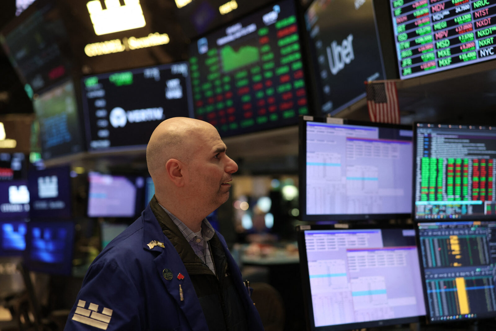 A trader works on the floor of the New York Stock Exchange (NYSE) at the closing bell in New York on April 23, 2025. (AFP Photo)