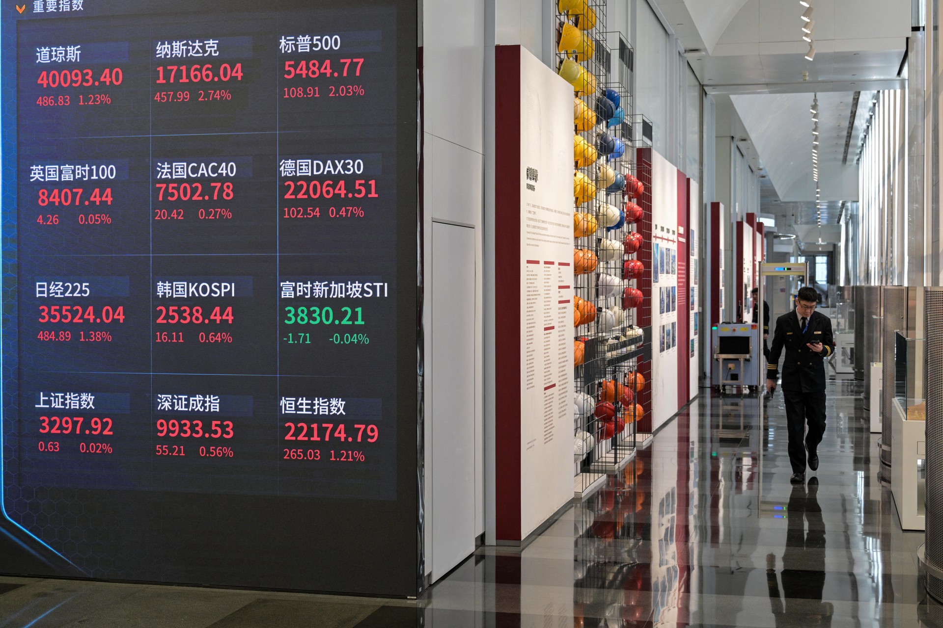 Global markets sustain optimism over US trade deal as tech stocks lead relief Image