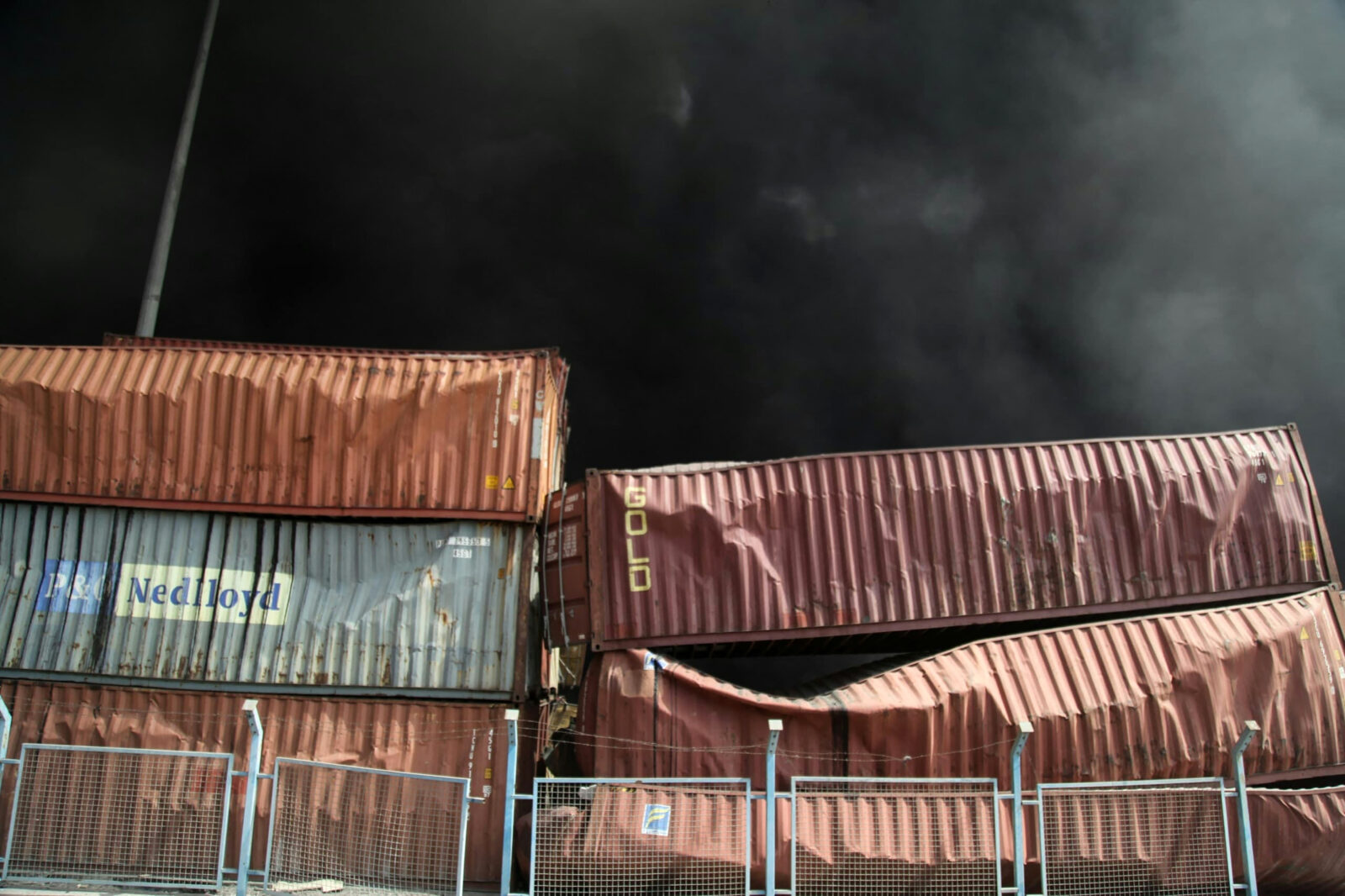 Massive explosion and fire rock Shahid Rajaee Port in southern Iran