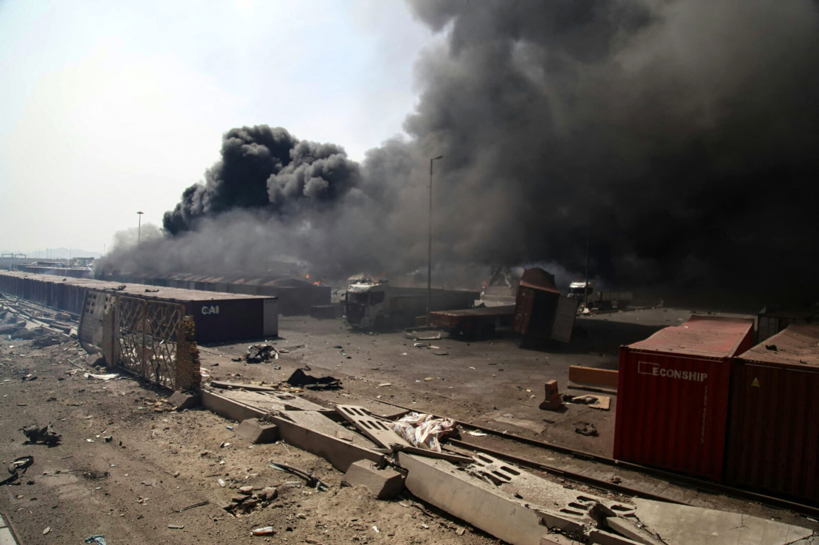 Massive explosion and fire rock Shahid Rajaee Port in southern Iran