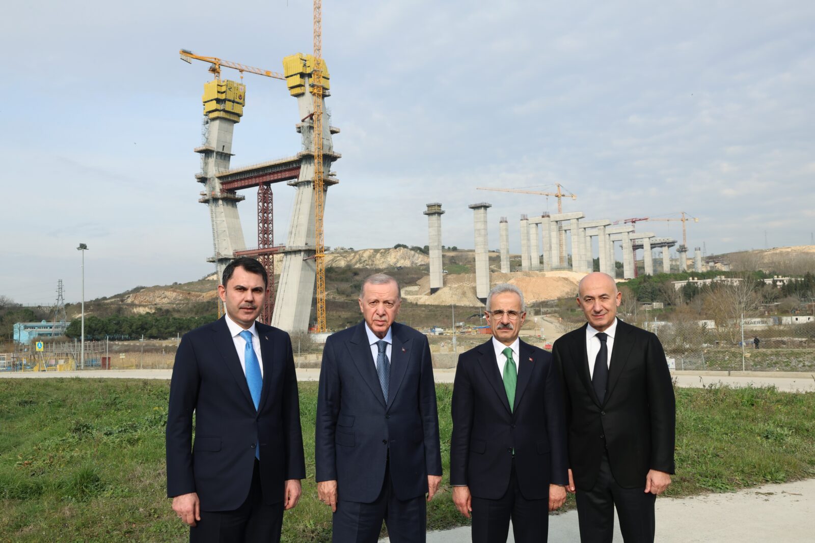 President Erdogan and ministers poses in a construction zone in Istanbul