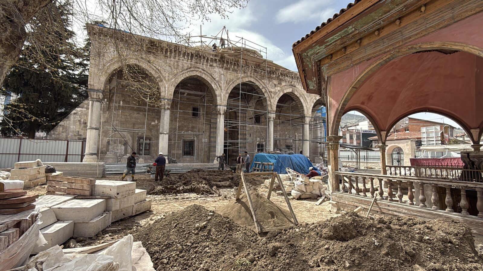 During the restoration works at the 540-year-old Gulbahar Hatun Mosque in Tokat, historical tomb remains were discovered. (IHA Photo)