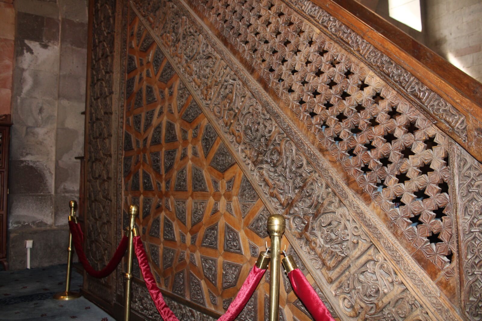 The 900-year-old minbar of the Ulu Mosque in Kayseri was built by the Danishmend ruler Melik Mehmet Ghazi in 1135. (IHA Photo)