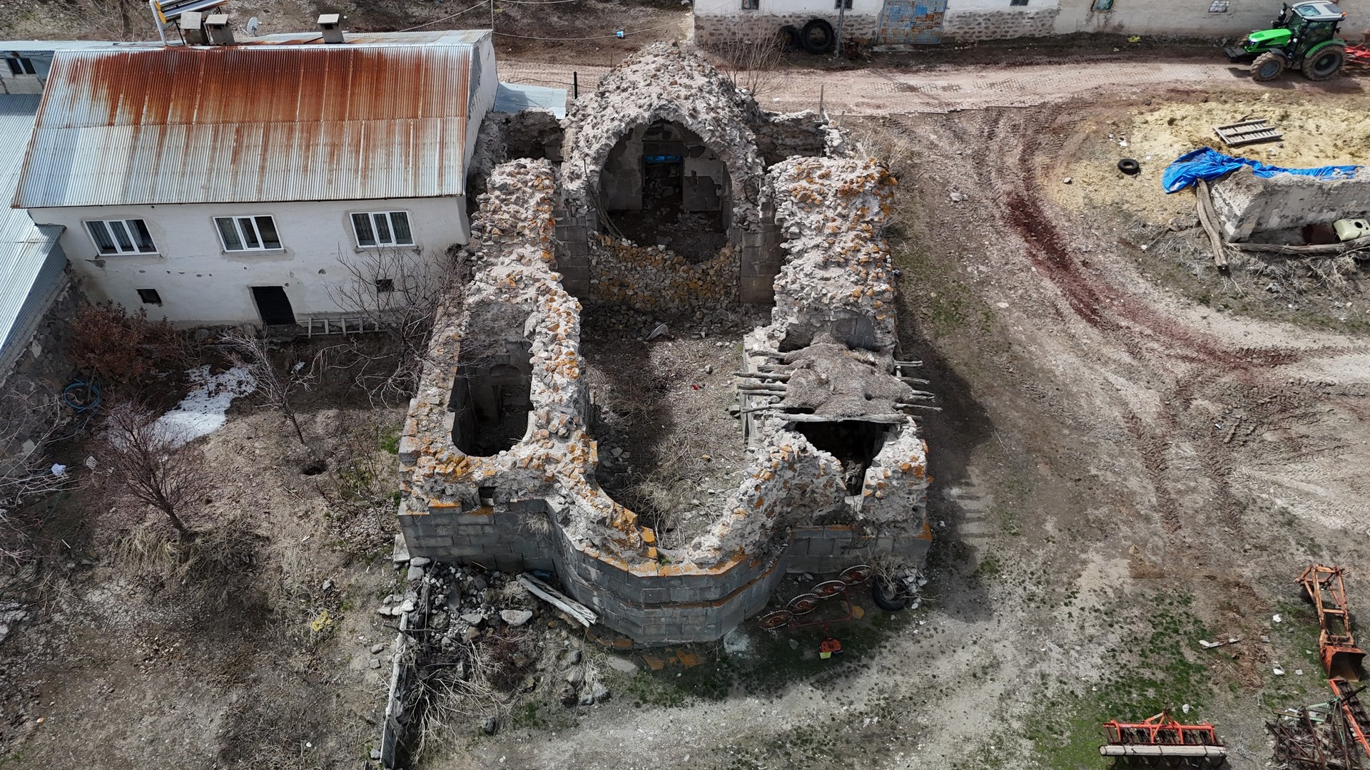 Centuries-old church in Sivas left in ruins after treasure hunters’ looting