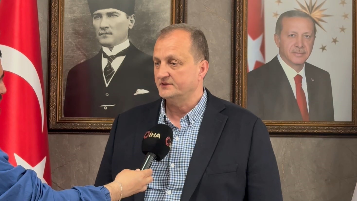 Iznik Mayor Kagan Mehmet Usta speaks to reporters following the death of Pope Francis, in Iznik, Bursa, on April 21, 2025. (IHA Photo)