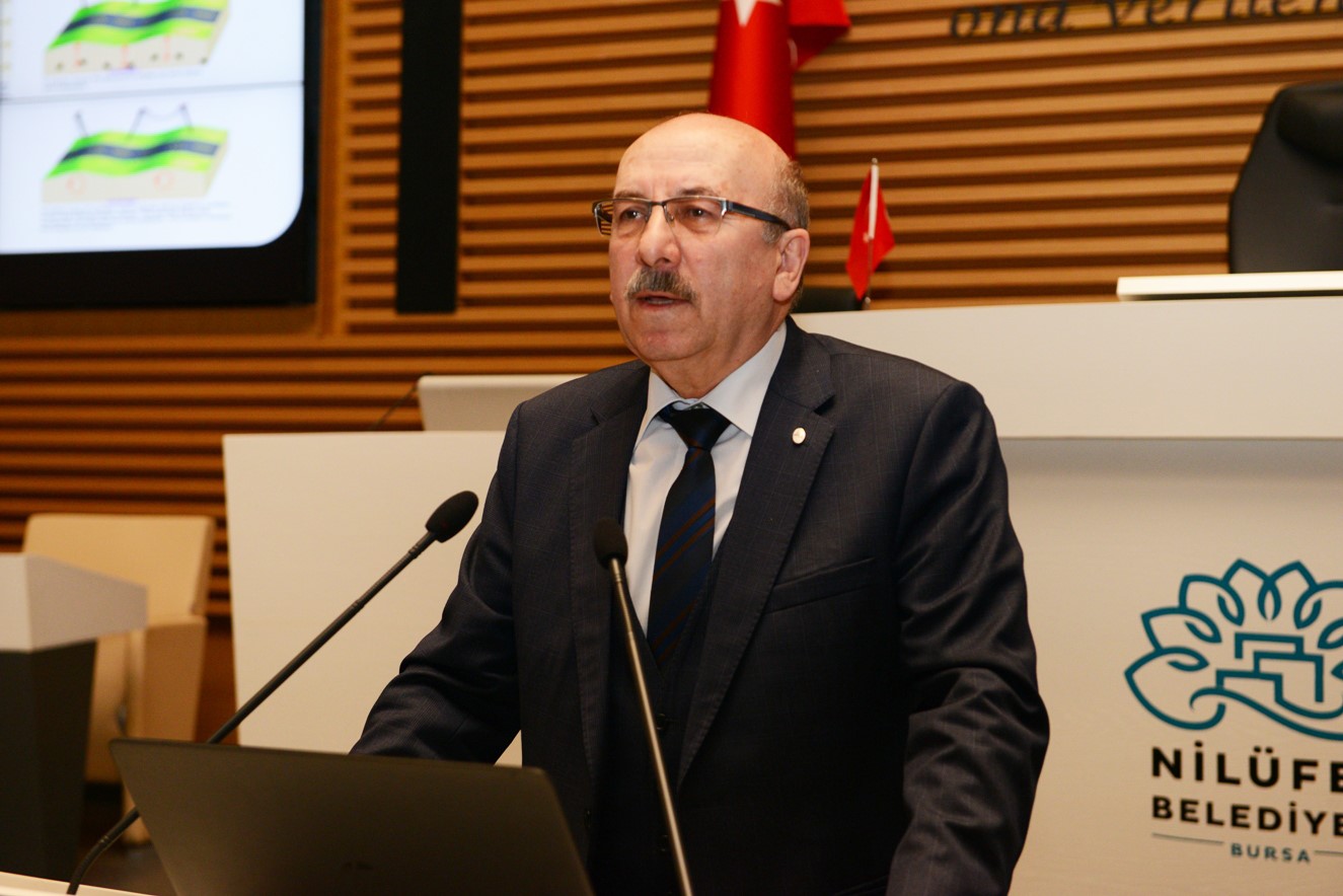 Professor Okan Tuysuz speaks at a conference in Nilufer, Bursa, Türkiye, March 24, 2023. (IHA Photo)