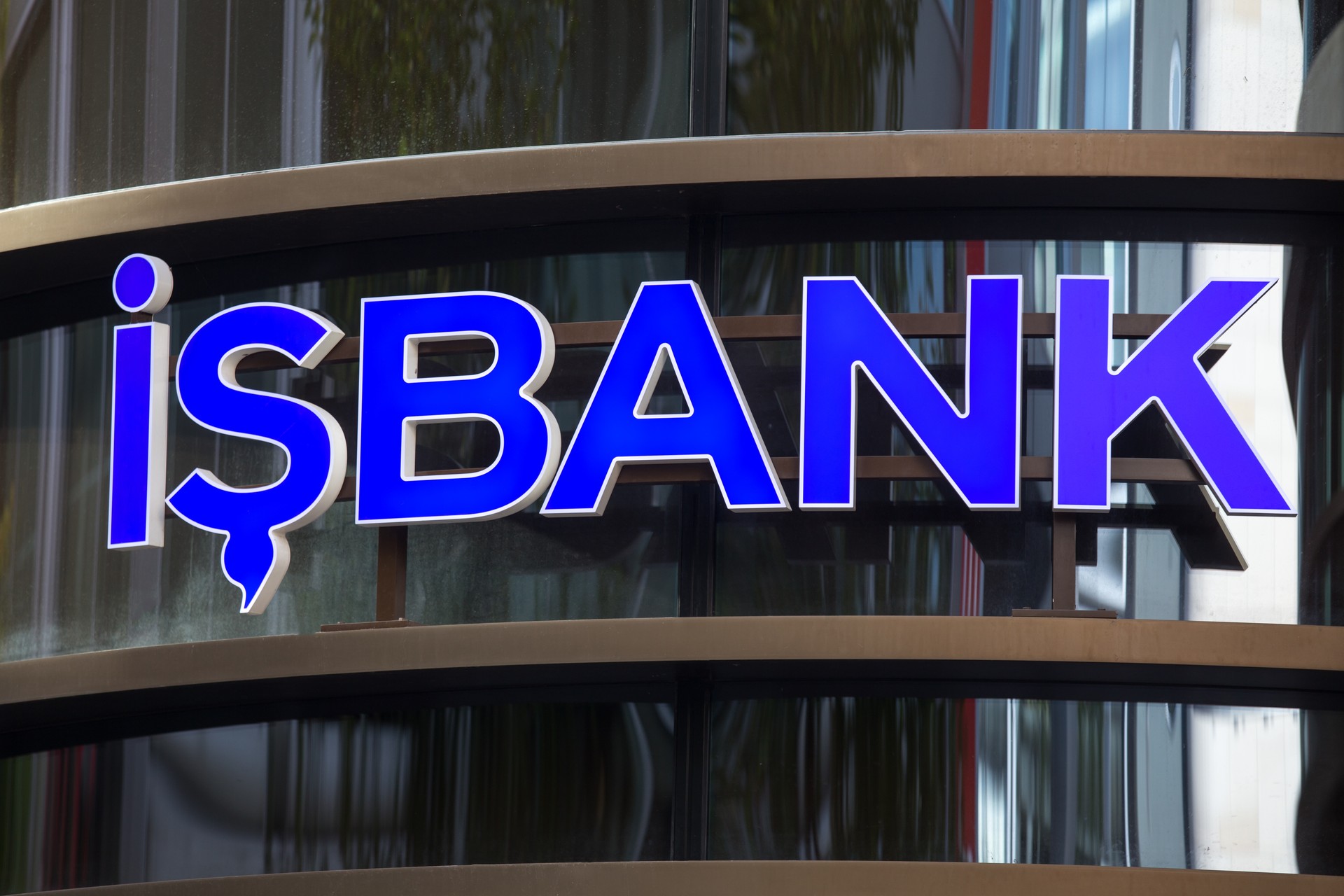 Türkiye’s Isbank receives $114M climate loan from French Development Agency Image