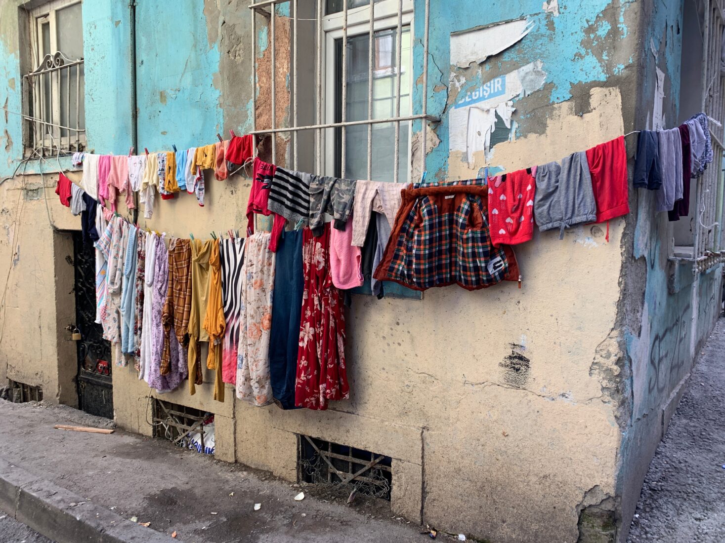 A narrow street in an underdeveloped neighborhood of Istanbul, Türkiye, accessed on April 16, 2025. (Adobe Stock Photo)