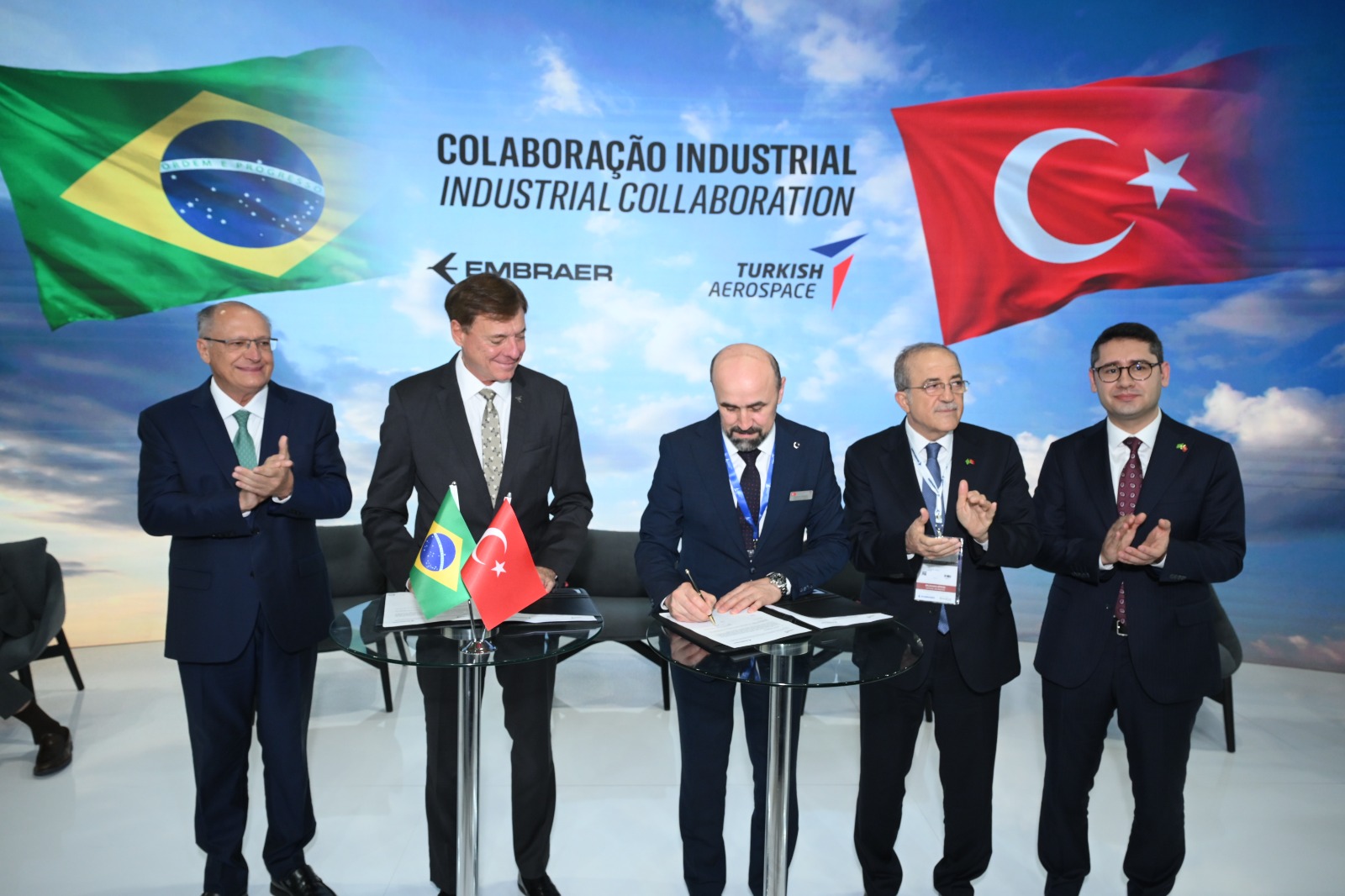 Officials from Turkish Aerospace Industries (TAI) and Embraer signs a Memorandum of Understanding (MoU) at LAAD Defence & Security 2025 in Rio de Janeiro, Brazil on Apr 1, 2025. (Embraer / Handout)