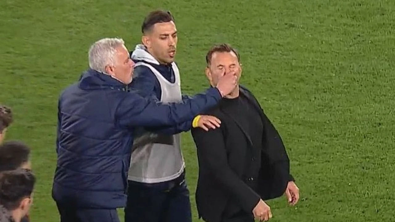 Mourinho's nose grab: What does it mean in Portugal? Image