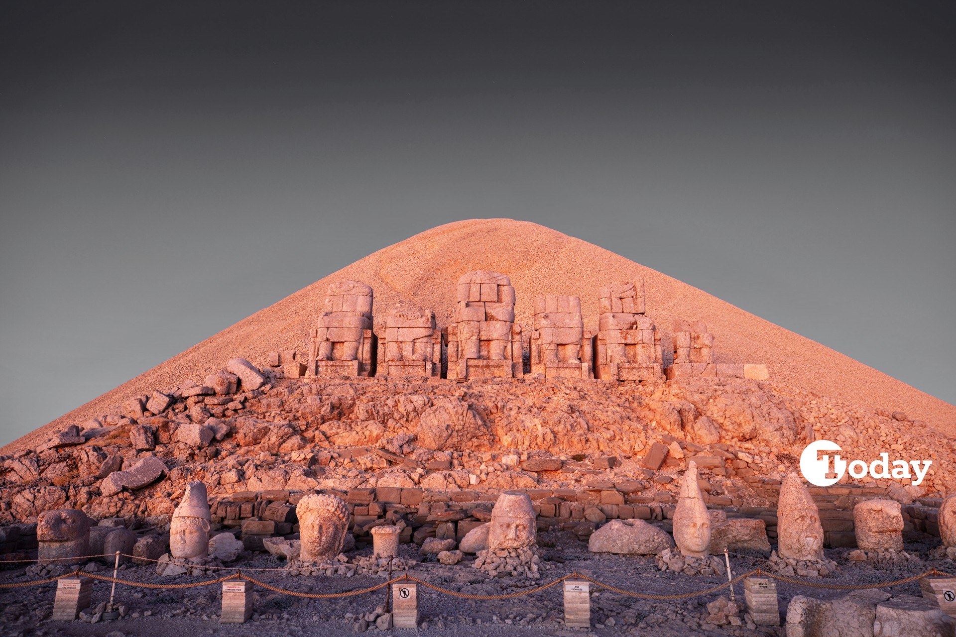 Could there be an untouched ancient tomb on Türkiye's Mount Nemrut?