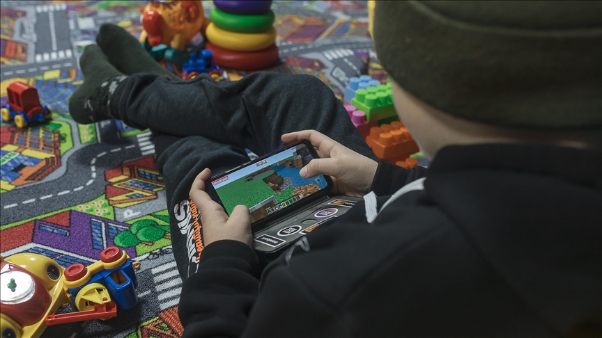 Efforts to control children's screen time gain momentum across globe Image