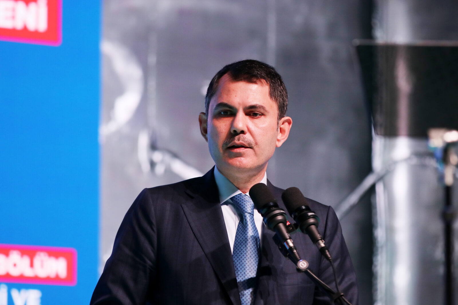 Türkiye’s Environment, Urbanization and Climate Change Minister Murat Kurum speaks at a key delivery ceremony for social housing units in Kocaeli, Türkiye, on April 18, 2025. (AA Photo)