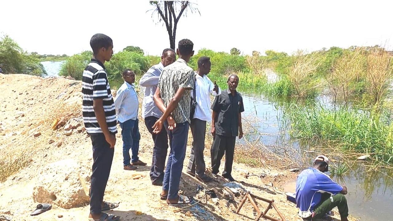 Acting Executive Director of Khartoum Locality, Kamal Awad al-Karim Mustafa conducted an inspection tour wednesday to  several flood-prone areas along the banks of the White and Blue Nile ,October 1,2025. ( SUNA Photo )