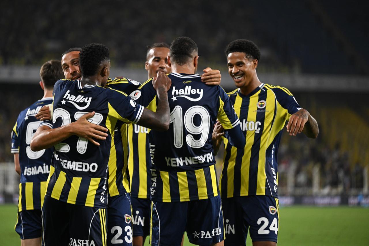 Fenerbahce player Nelson Semedo celebrates with teammates after scoring a goal during the Turkish Super Lig week one rescheduled match between Fenerbahce and Corendon Alanyaspor at Chobani Stadium in Istanbul, Türkiye, September 17, 2025. (AA Photo)