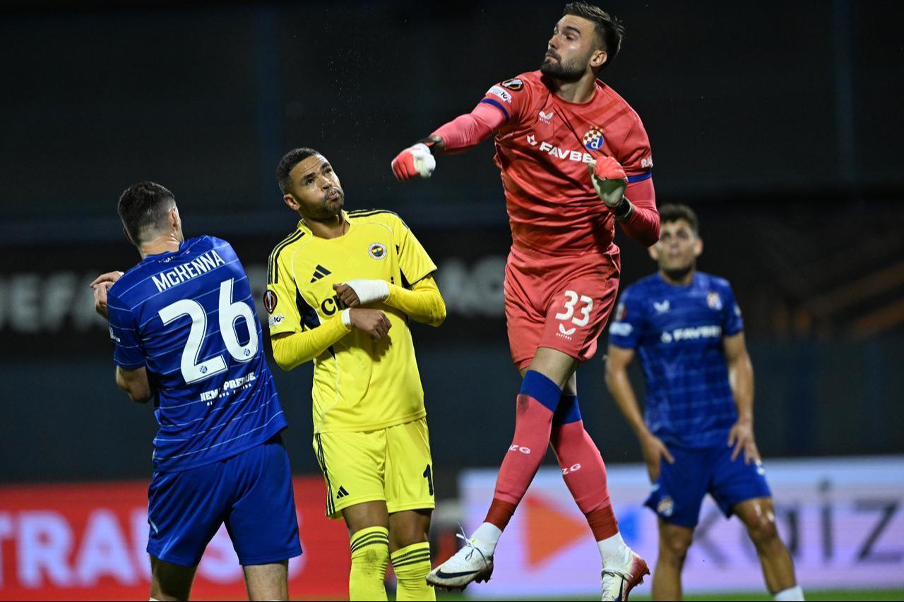 Youssef En-Nesyrri of Fenerbahce in action against Scott McKenna (26) and Ivan Nevistic (33) of Dinamo Zagreb during the UEFA Europa League week 1 match at Maksimir Stadium in Zagreb, Croatia, September 24, 2025. (AA Photo)