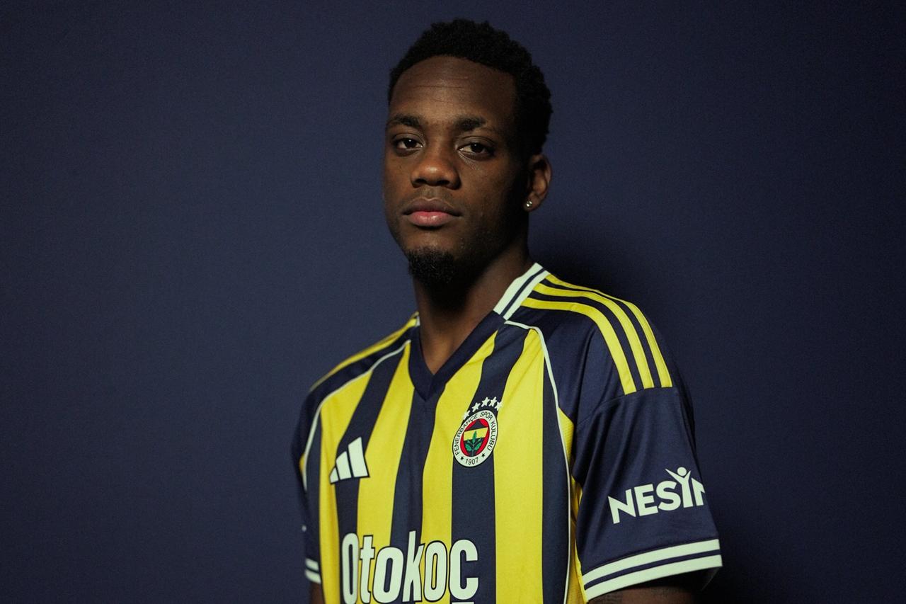 Jhon Duran does not want to play for Istanbul-based football club Fenerbahce after Jose Mourinhos departure in August, 2025.  (Source: X/Fenerbahce)