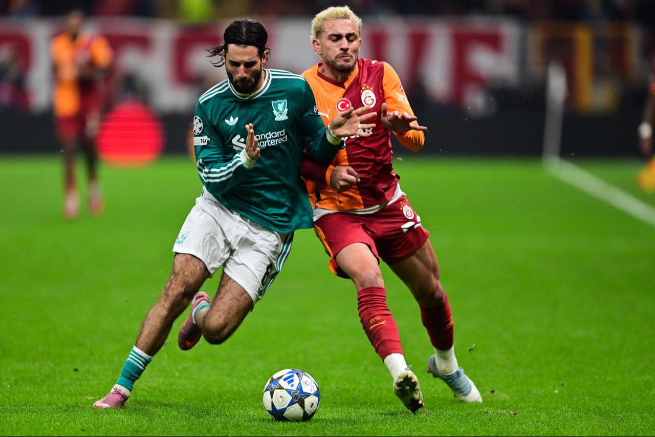 Baris Alper Yilmaz (R) of Galatasaray in action against Dominik Szoboszlai (L) of Liverpool during the UEFA Champions League match at RAMS Park in Istanbul, Türkiye, September 30, 2025. (AA Photo)