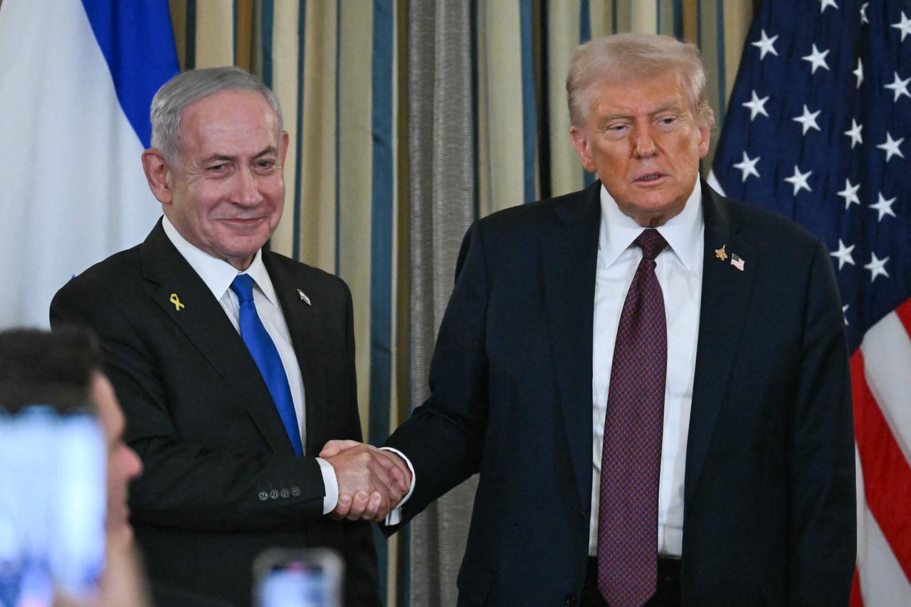 US President Donald Trump and Israeli Prime Minister Benjamin Netanyahu shake hands at the conclusion of a joint press conference in the State Dining Room of the White House in Washington, DC on September 29, 2025. (ANDREW CABALLERO-REYNOLDS / AFP)