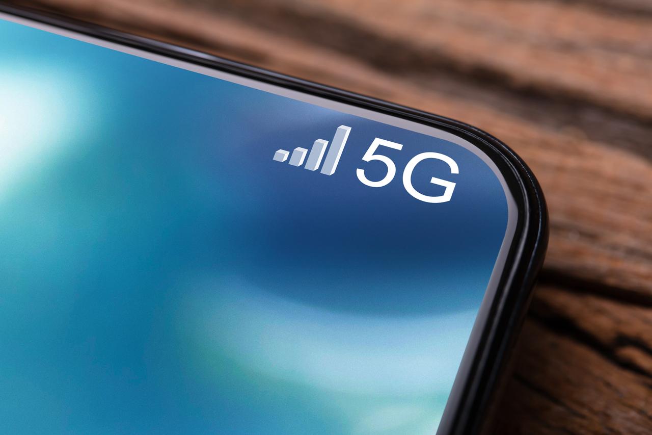 Photo shows mobile phone connected to 5G network, accessed on Oct. 1, 2025. (Adobe Stock Photo)