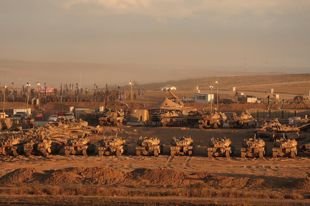 Israeli troops gather at a position along the Israel-Gaza border fence on October 10, 2025. (AFP Photo)