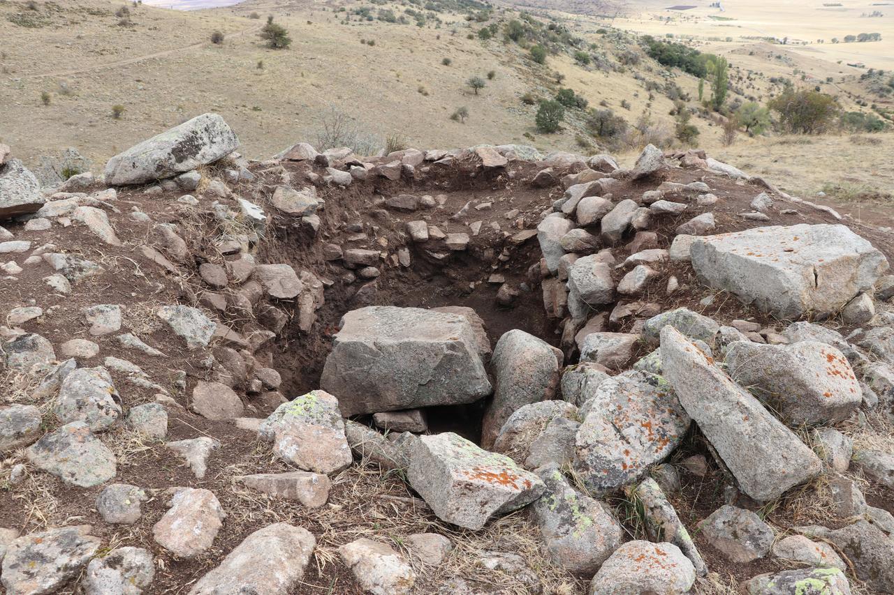 Partially unearthed stone-built grave chamber possibly linked to the Proto-Turk period, at the Kerkenes excavation site in Yozgat, Türkiye, Oct. 10, 2025. (AA Photo)