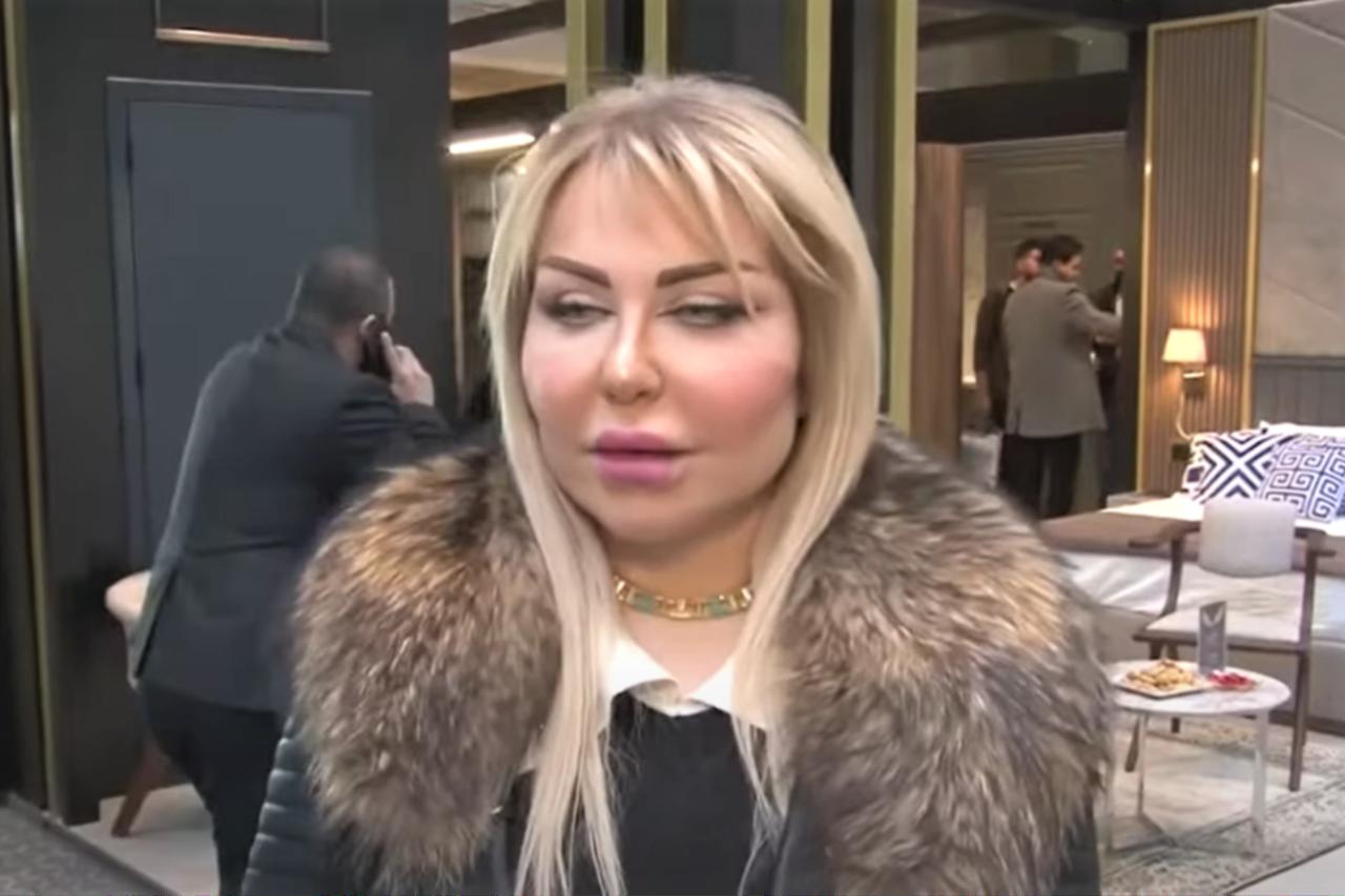 The Iraqi Embassy in Amman sent a letter to the Ministry of Foreign Affairs regarding a complaint filed by the Fairmont Hotel against an Iraqi counselor, following an incident that occurred during her departure from the hotel. ( Photo via Youtub / @ Bayariq Media Agency )