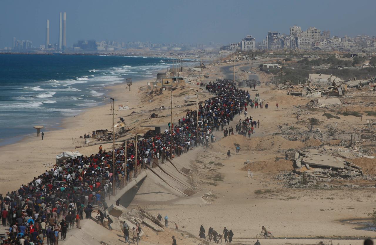 Palestinians, carrying the belongings they managed to take with them, move toward the northern part of the Gaza Strip via Rashid Street, which connects the north and south of the enclave following the ceasefire announcement in Gaza City, Gaza on Oct. 10, 2025. (AA Photo)