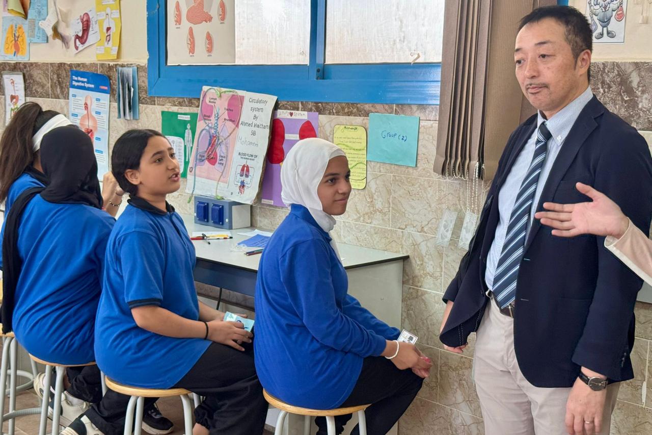 Japanese education advisers take part in classroom observations at the Egypt Japan School (EJS) in Cairo, supporting the adaptation of Japanese-style teaching methods in Egypt. (Photo via Mitsuru Horiguchi/T24)
