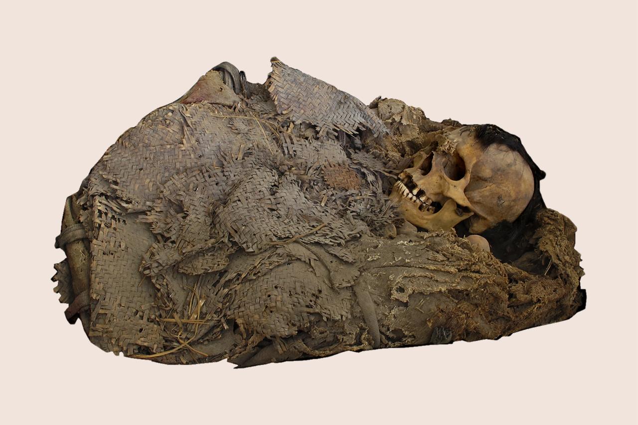 Mortuary bundle and skeletal remains of the Zimapan individual, preserved within layers of maguey fiber and cotton. (Photo via Rene Cerritos/PLOS One)