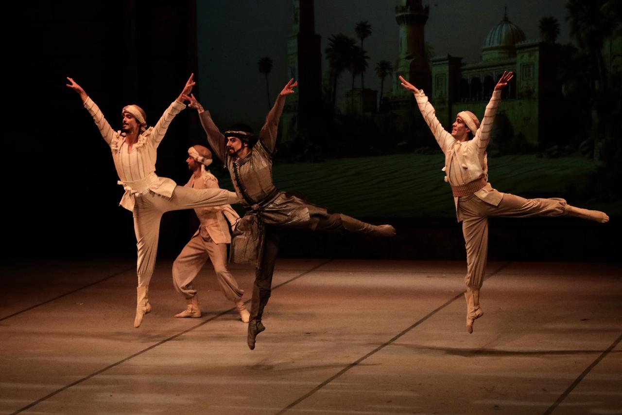 Performers depict Ottoman sailors exploring distant lands in the “Piri Reis” ballet staged by the Samsun State Opera and Ballet, Oct. 11, 2025. (AA Photo)