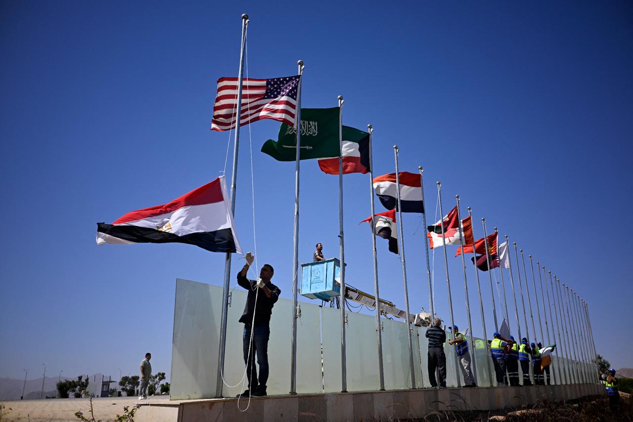 A municipal employee raises the Egyptian flag among those of other nations in Sharm el-Sheikh, following a Gaza ceasefire agreement, Oct. 11, 2025.  (AFP Photo)