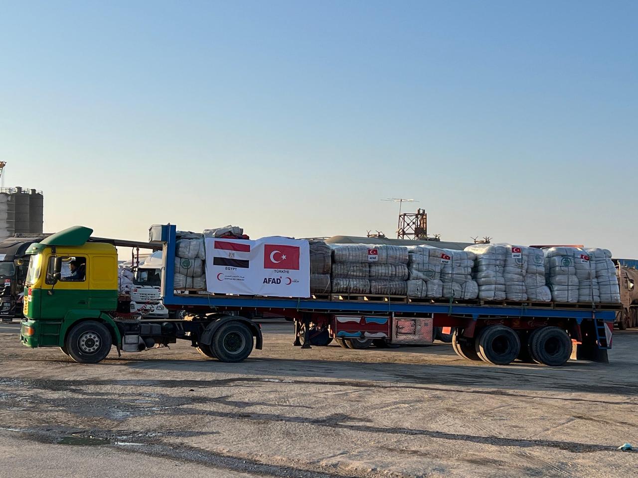 A truck filled with aid from the Turkish Red Crescent and Disaster and Emergency Management Presidency (AFAD) at the Kerem Abu Salem border crossing, October 12, 2025. (Photo via AFAD)