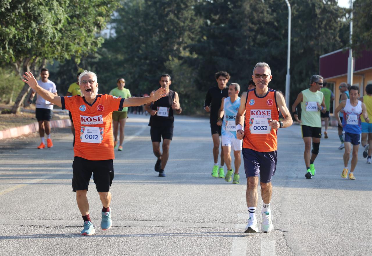 Runners take part in the “Taste Festival Run” in Adana, Oct. 12, 2025. (AA Photo)
